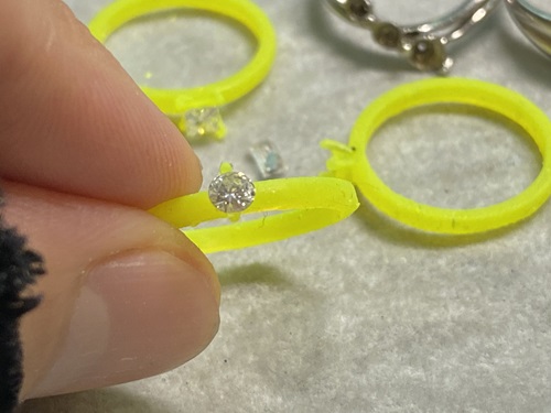 ラウンドダイヤ仮セット(2点留めの確認)