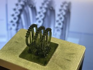 出力後のリング試作原型を複数本並べた写真