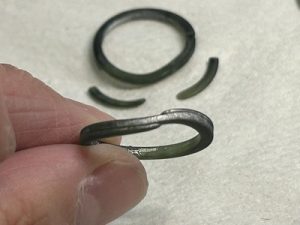 試作原型のリングと分割パーツを並べた確認写真