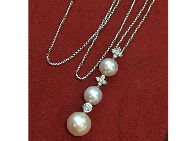 完成したパールペンダントの接写