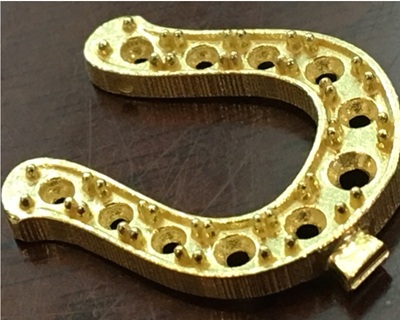 金属になった馬蹄ペンダント本体の製作途中