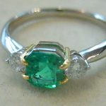 新しく完成したエメラルドとダイヤモンドのリング