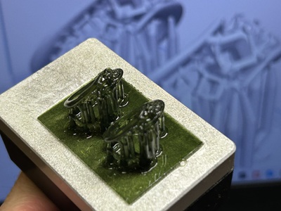 3Dプリント完成。出来栄えを確認中、3D画面を見比べ