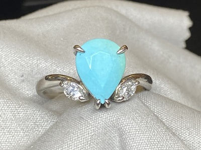 完成したトルコ石リングを正面から撮影した写真