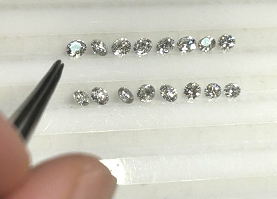 リング周囲に使用するラージメレダイヤモンド