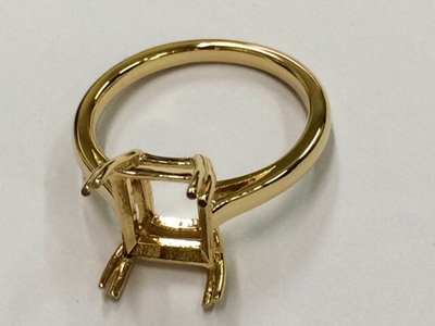 金属になったオパールリング枠の製作途中