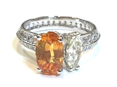オレンジサファイアとダイヤモンドが輝く完成したフルエタニティリング