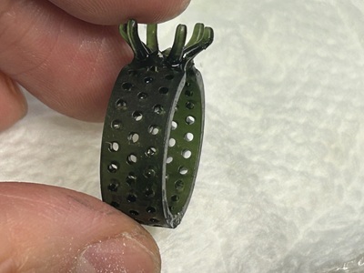 樹脂原型を360度確認中