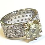 完成した豪華なダイヤモンドリング