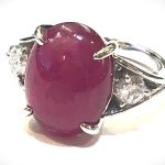 完成したルビーリングを斜め上から捉えた接写画像