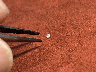 レディース仕様の指輪へ埋め込むダイヤモンド