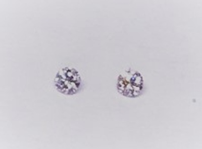 ひとつの原石からカットされた二つの美しいダイヤモンド