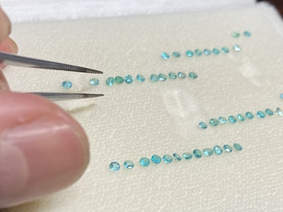 パライバトルマリンの色味合わせ