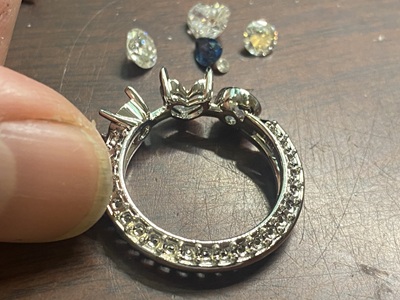 プラチナ鋳造されたリング枠