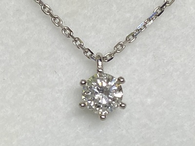 完成した妹様用のダイヤモンドプチペンダント。お姉様とお揃いの美しい仕上がり。