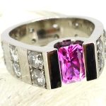 完成したピンクサファイアとダイヤモンドのプラチナリング。